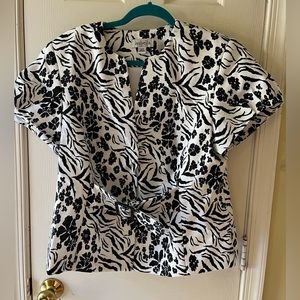 Isabella Floral Black and white jacket.  Size 14 W, buckle detail. V neck